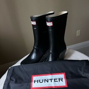 HUNTER RAIN BOOTS - BLACK AND HEELED - GREAT CONDITION